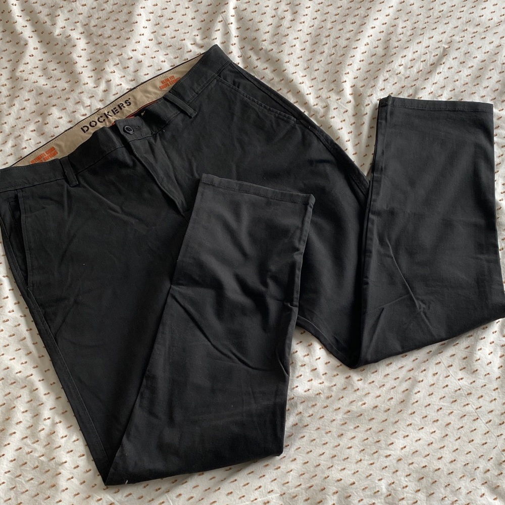 Dockers Men's Charcoal Chinos pants